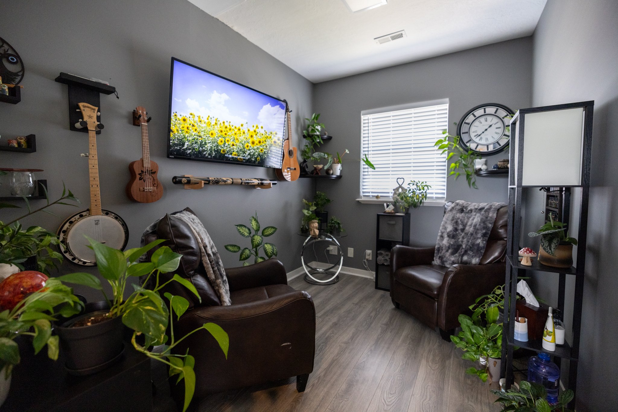 The Coaching Studio at CGW Studios with two comfortable recliners and a small work table.